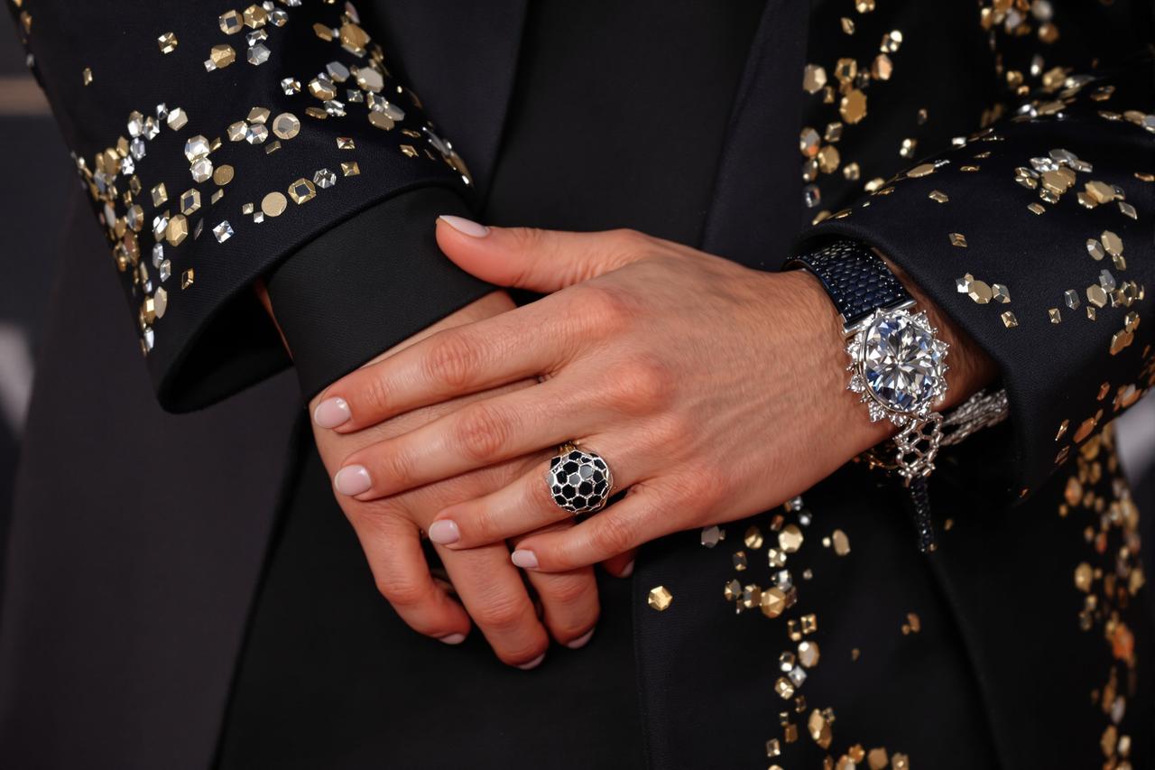 流量小生疑似秘密结婚，婚戒细节被眼尖网友发现